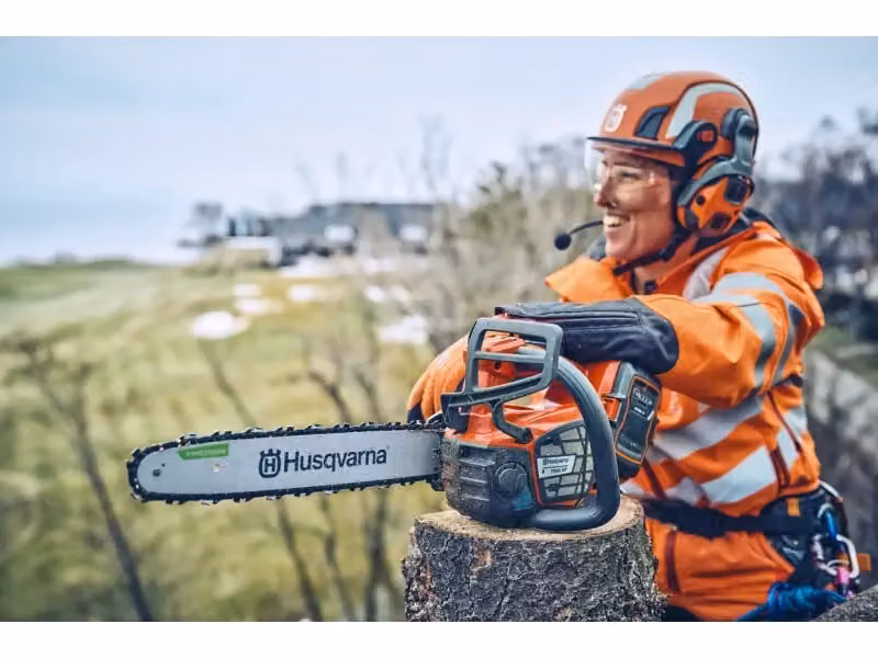 Motosega professionale Husqvarna T542i XP arancione con catena 0.325" senza batteria e caricabatterie – 2