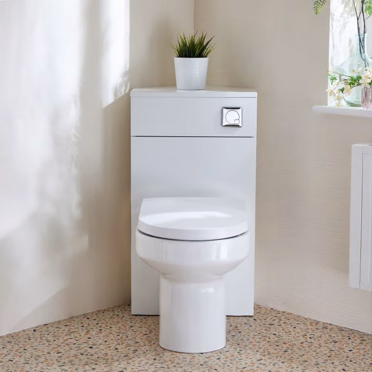 Unità WC Angolare Bianca con Sanitario a Filo Muro Covelly e Pulsante di Scarico Cromato - Cluo
