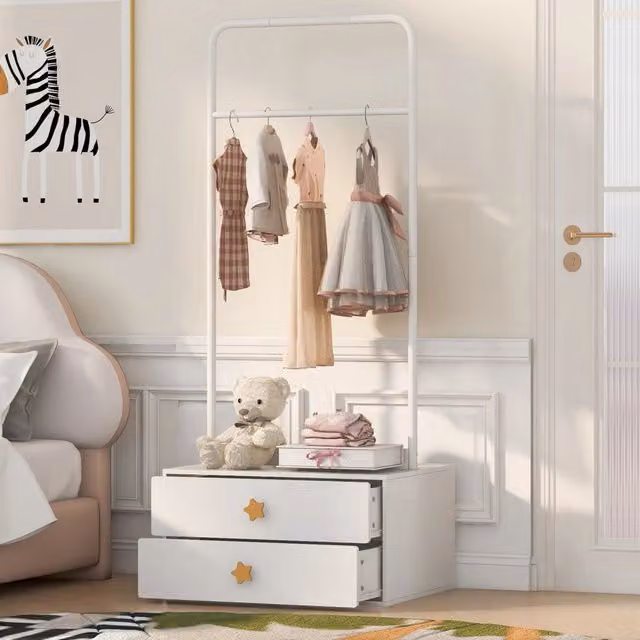 Appendiabiti per bambini MODFU bianco con 2 cassetti, barra appendiabiti e pomelli a stella L: 70 cm, P: 15 cm, H: 168 cm