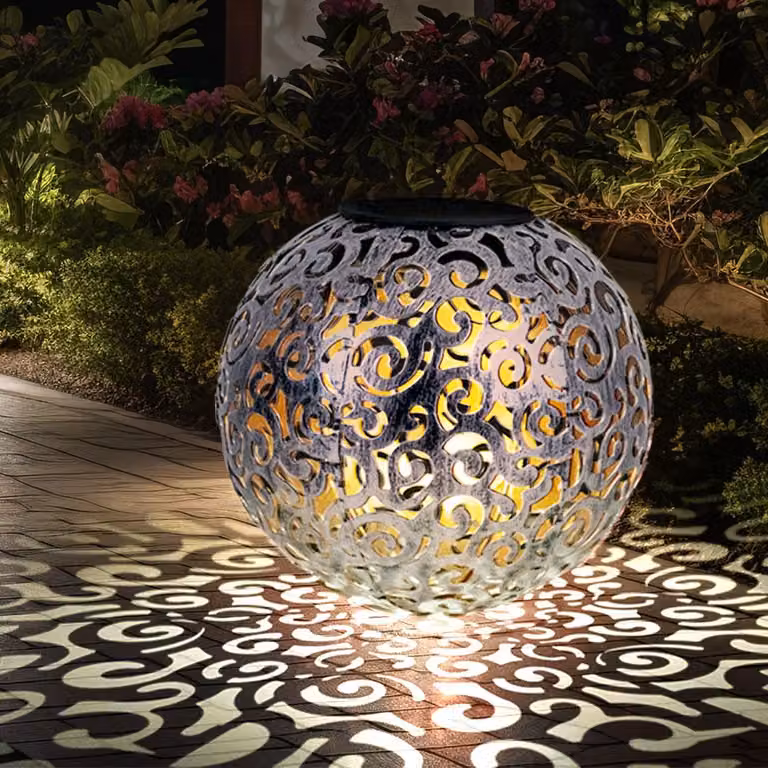 Luce solare a LED a innesto, sfera forata decorativa, 28,5 cm