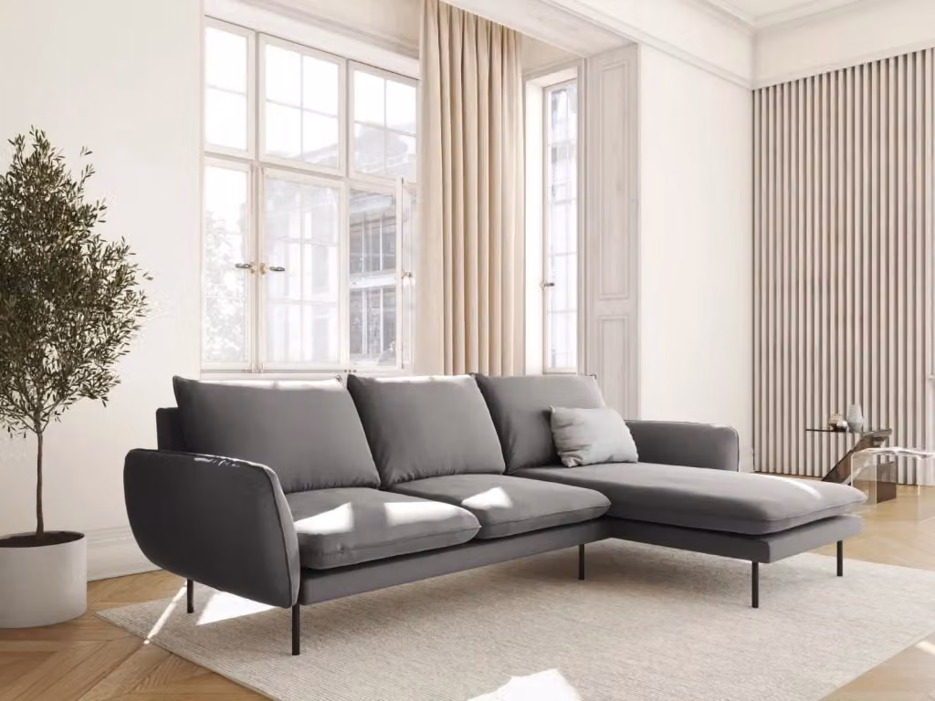 Divano angolare destro Vienna di Cosmopolitan Design in velluto grigio chiaro, 5 posti, L 255 cm x P 170 cm x H 95 cm – 2
