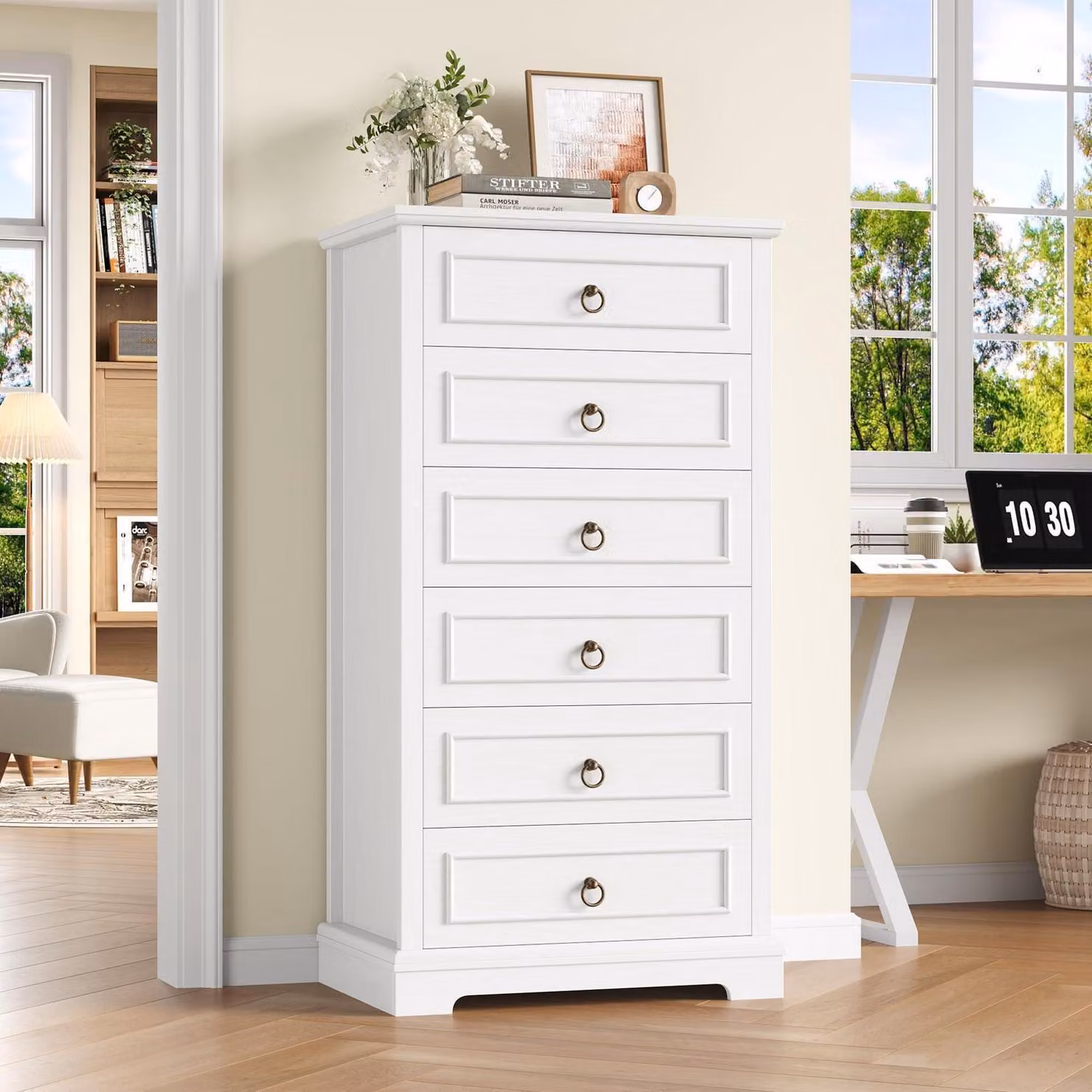 Comodino bianco con 6 cassetti, finitura effetto legno, dimensioni 68x39,5x131 cm