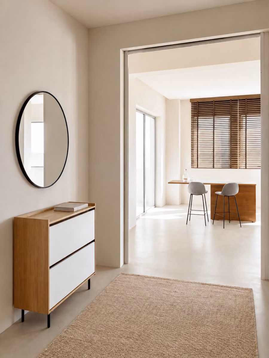 Scarpiera Nadine Kenay Home bianco e naturale con ante a battente e ripiani interni