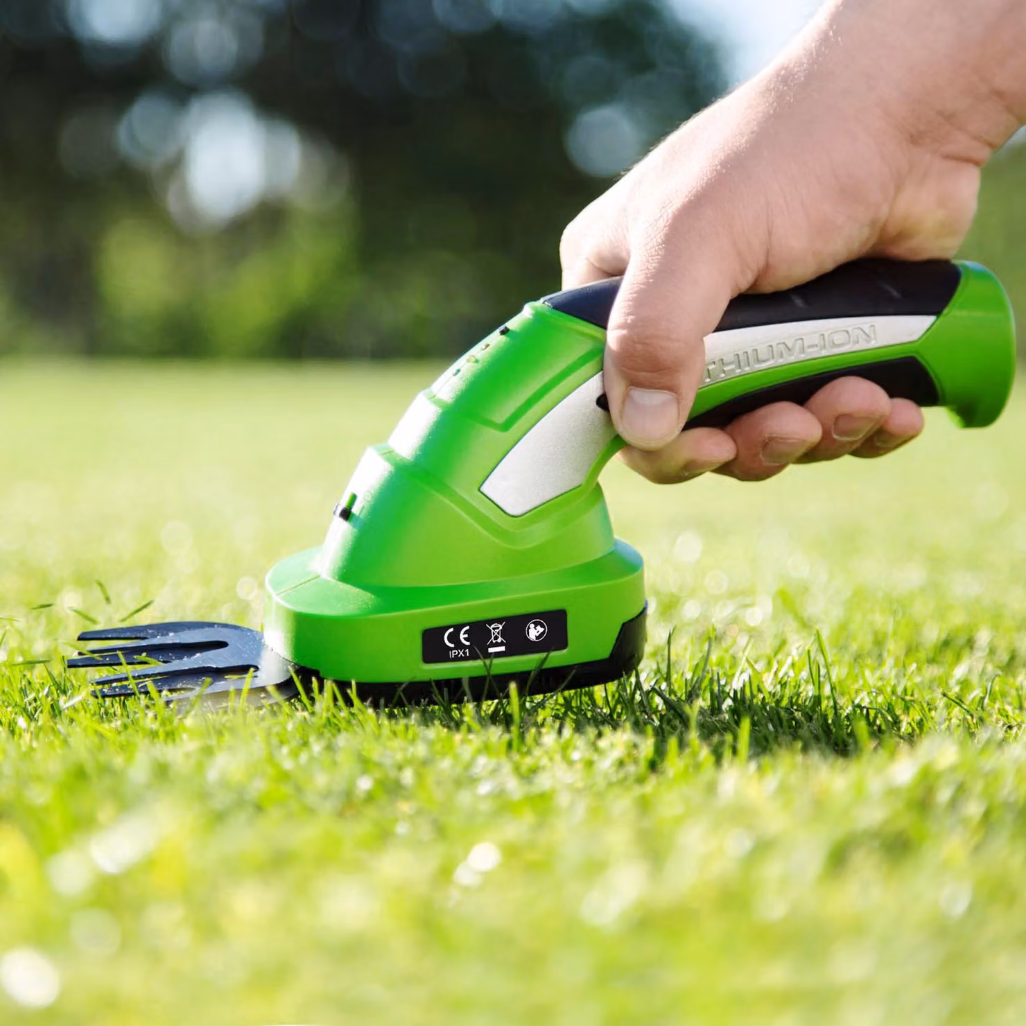 Tagliasiepi a batteria Tectake con asta telescopica, 2 accessori e caricabatterie rapido, verde – 2