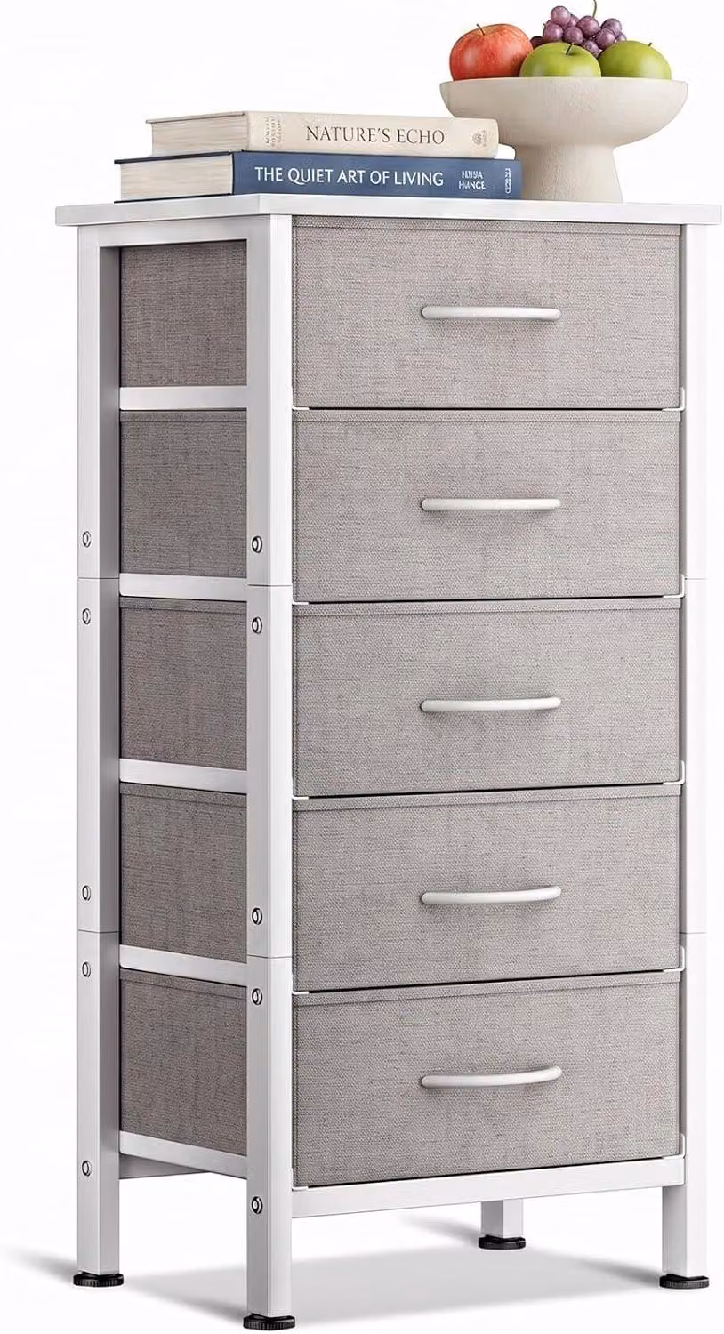 Comodino con 5 cassetti, struttura in acciaio e piano in legno, color grigio chiaro, ideale per la camera da letto