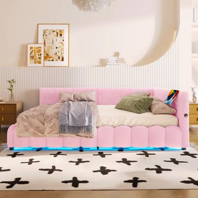 Letto matrimoniale moderno in tessuto rosa con contenitore a sollevamento, illuminazione LED sottostante e porte di ricarica USB, L/P/H: 140 x 200 x 152 cm