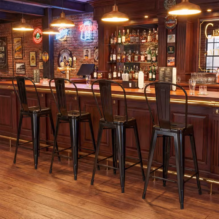 Set di 4 sgabelli da bar Costway in metallo nero opaco, modello impilabile con schienale rimovibile e poggiapiedi per cucina, salotto e bistrot