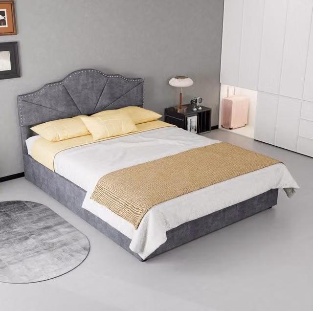 Letto contenitore 140x200 cm con testiera geometrica, tessuto grigio