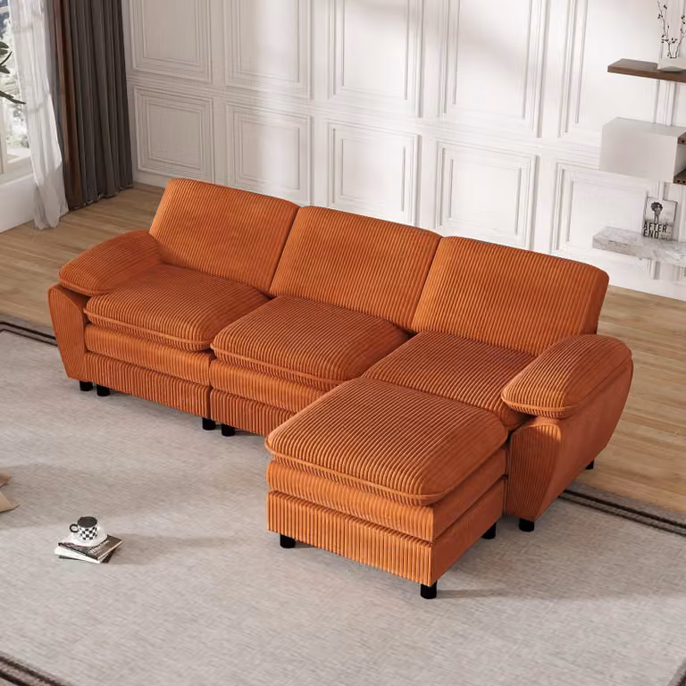 Divano a tre posti color arancione, con poggiapiedi integrato, rivestito in tessuto morbido, dotato di funzione letto e con struttura in legno robusta