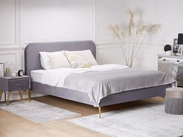 Letto Beliani in velluto grigio con gambe dorate e rete a doghe, design minimalista, L/P/H: 160 x 200 x 109 cm