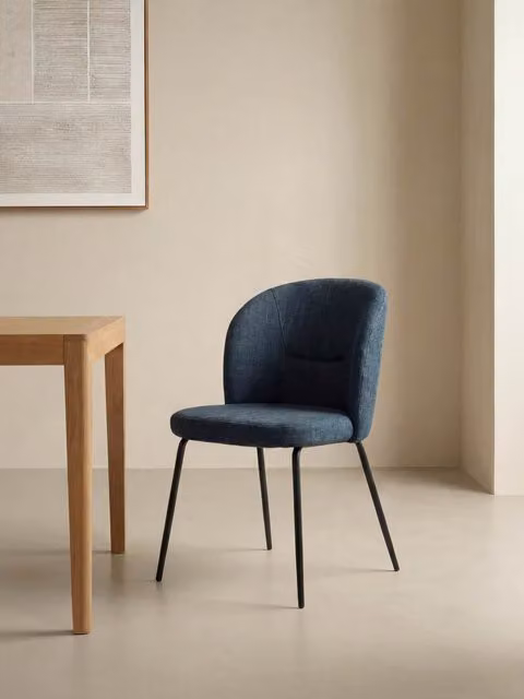 Sedia imbottita Beiz Kenay Home blu con struttura in metallo nero per soggiorno e sala da pranzo – 1