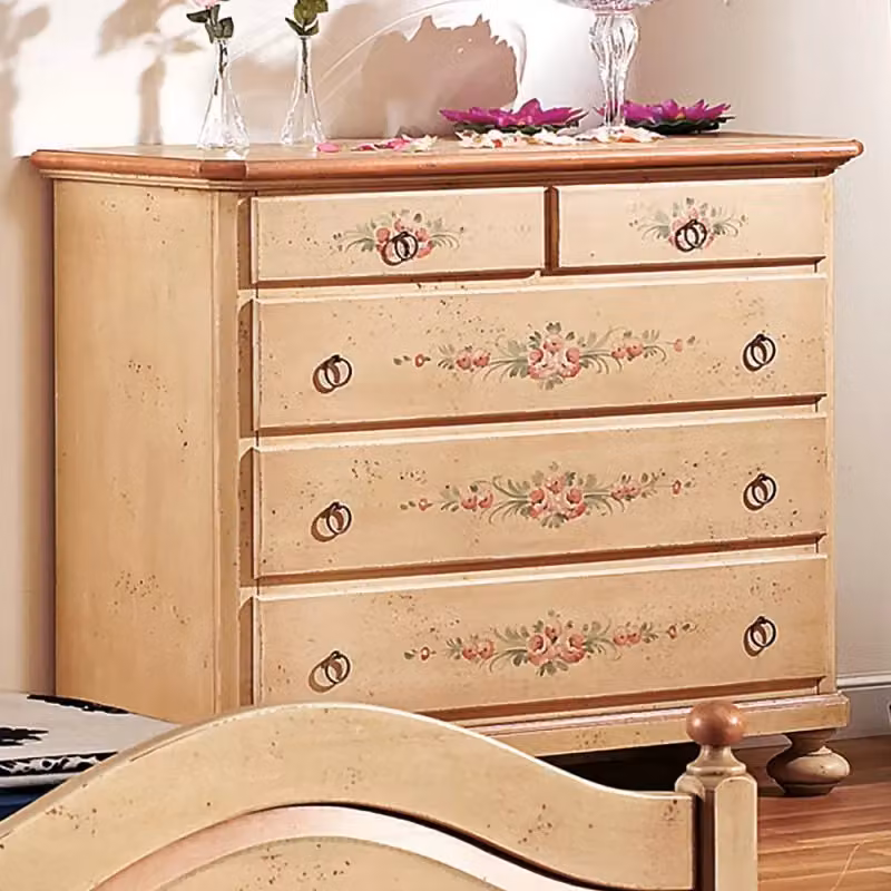 Cassettiera in legno stile arte povera shabby con 5 cassetti Mobili 2G L: 116 cm, P: 51 cm, H: 101 cm, colori avorio e rosso