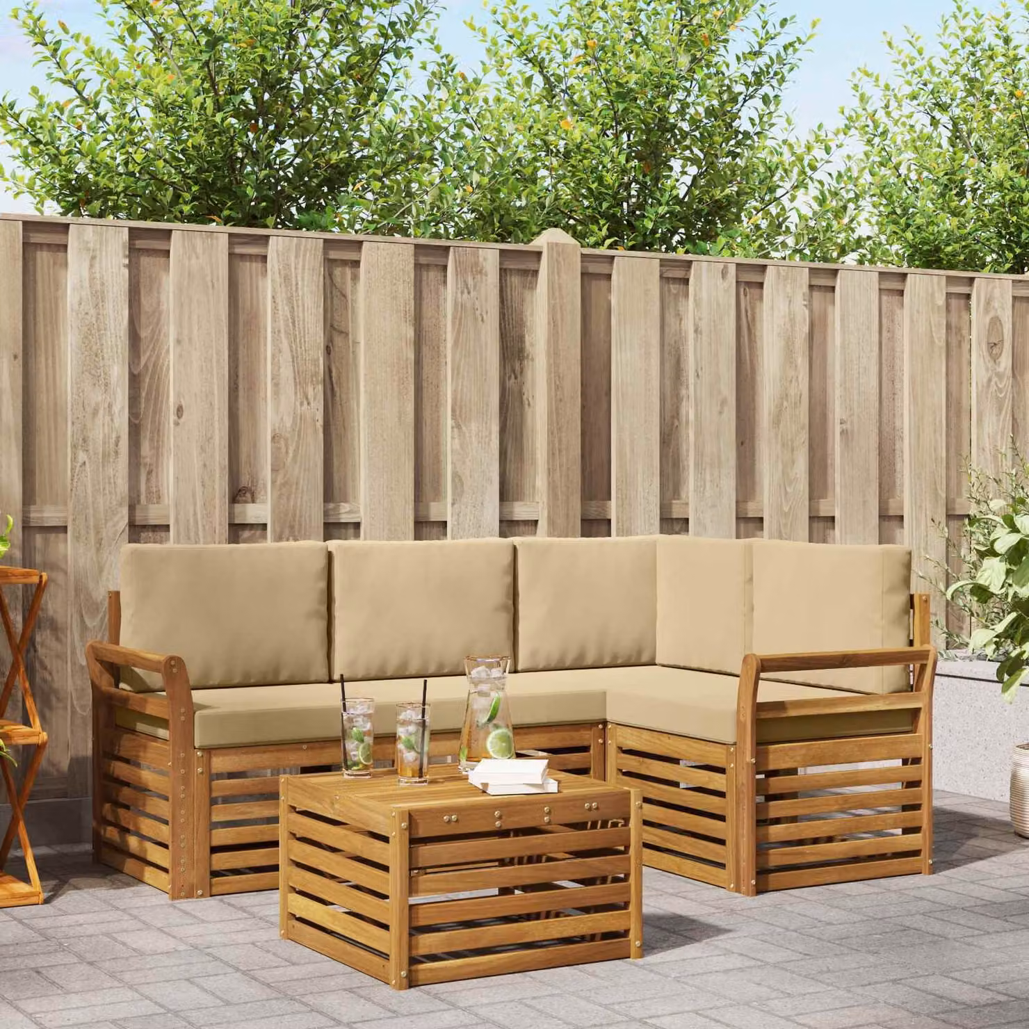 Set di divani da esterno vidaXL in legno di acacia con tavolo da caffè e cuscini, beige e marrone
