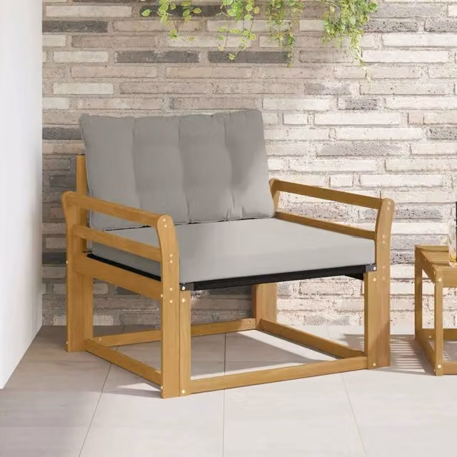 Set di divani da esterno moderni in legno di acacia massello e textilene con cuscini bianchi e grigi per giardino e terrazza