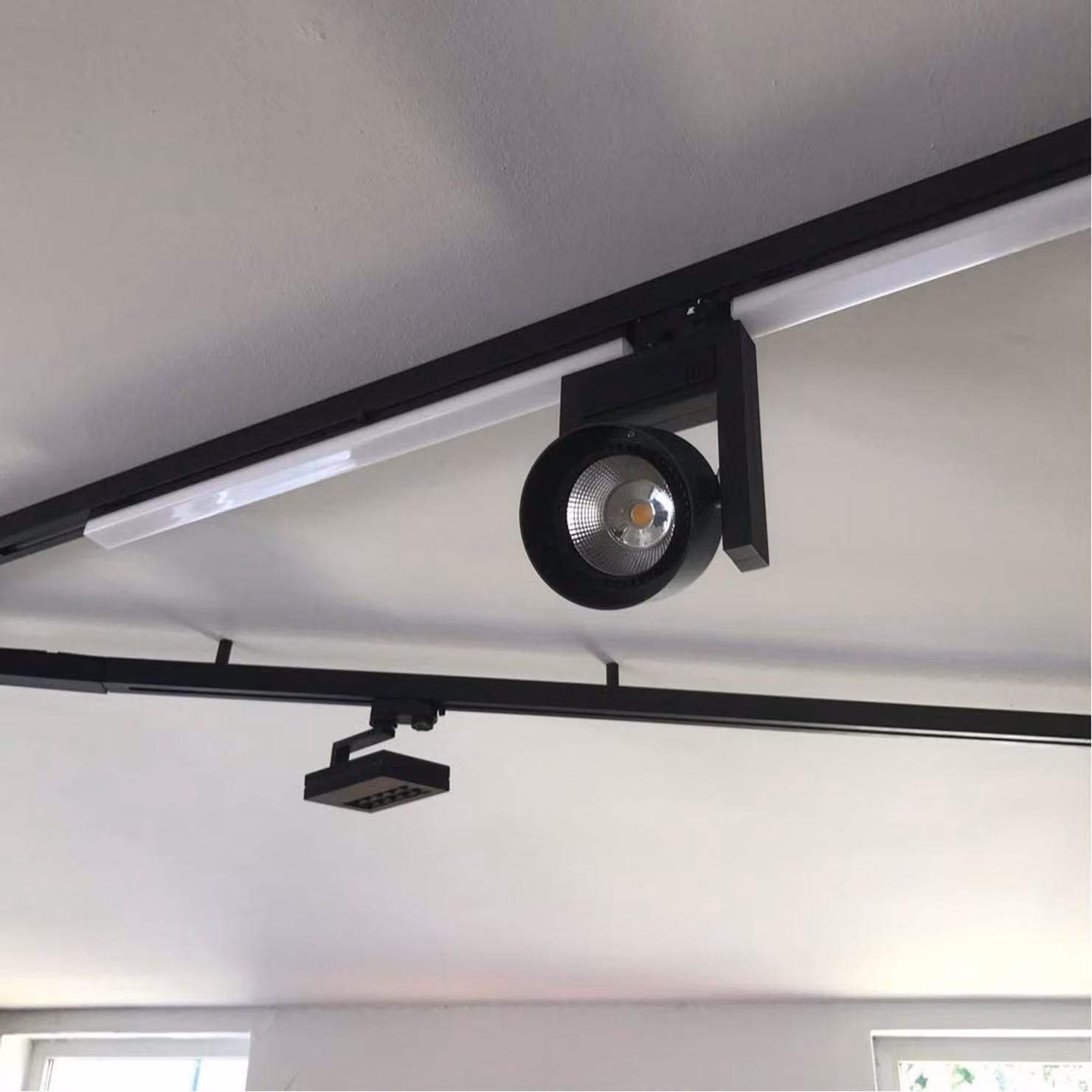 luce lineare trifase 60cm o 120cm