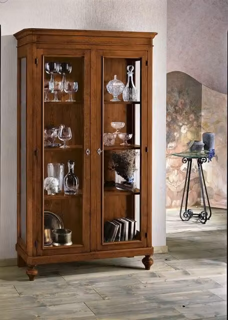 Vetrina classica in legno massello con ante in vetro e ripiani interni Mobili 2G colore noce L: 102 cm, P: 42 cm, H: 191 cm