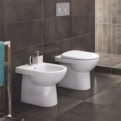 Sanitari filomuro Geberit Selnova in ceramica bianca con scarico universale e copriwc, L: 53 cm, P: 40 cm, H: 35,5 cm