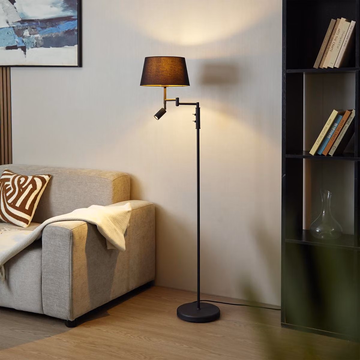 Lampada da terra nera con paralume nero e lampada da lettura regolabile Ladas