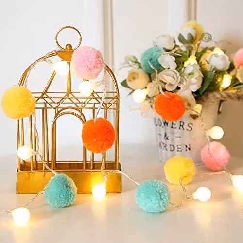 Catena luminosa a LED con pompon, lunghezza 6,4 metri, 20 luci a forma di sfera color bianco caldo, alimentata a batteria