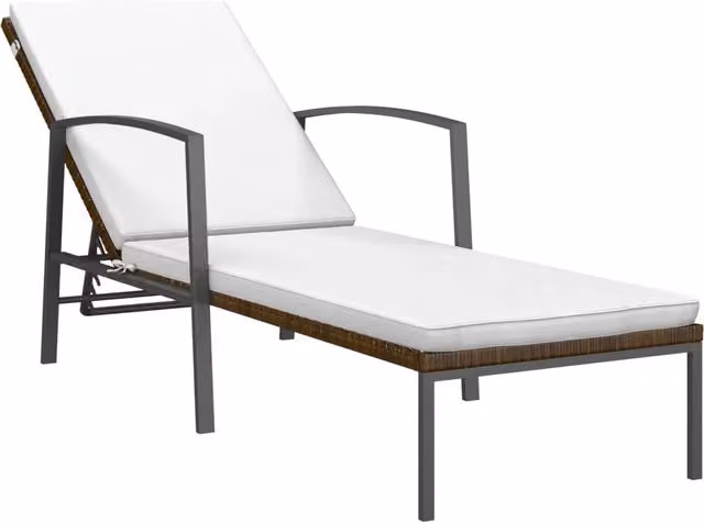 Lettino prendisole in rattan marrone con cuscino bianco e struttura in acciaio per giardino e terrazzo
