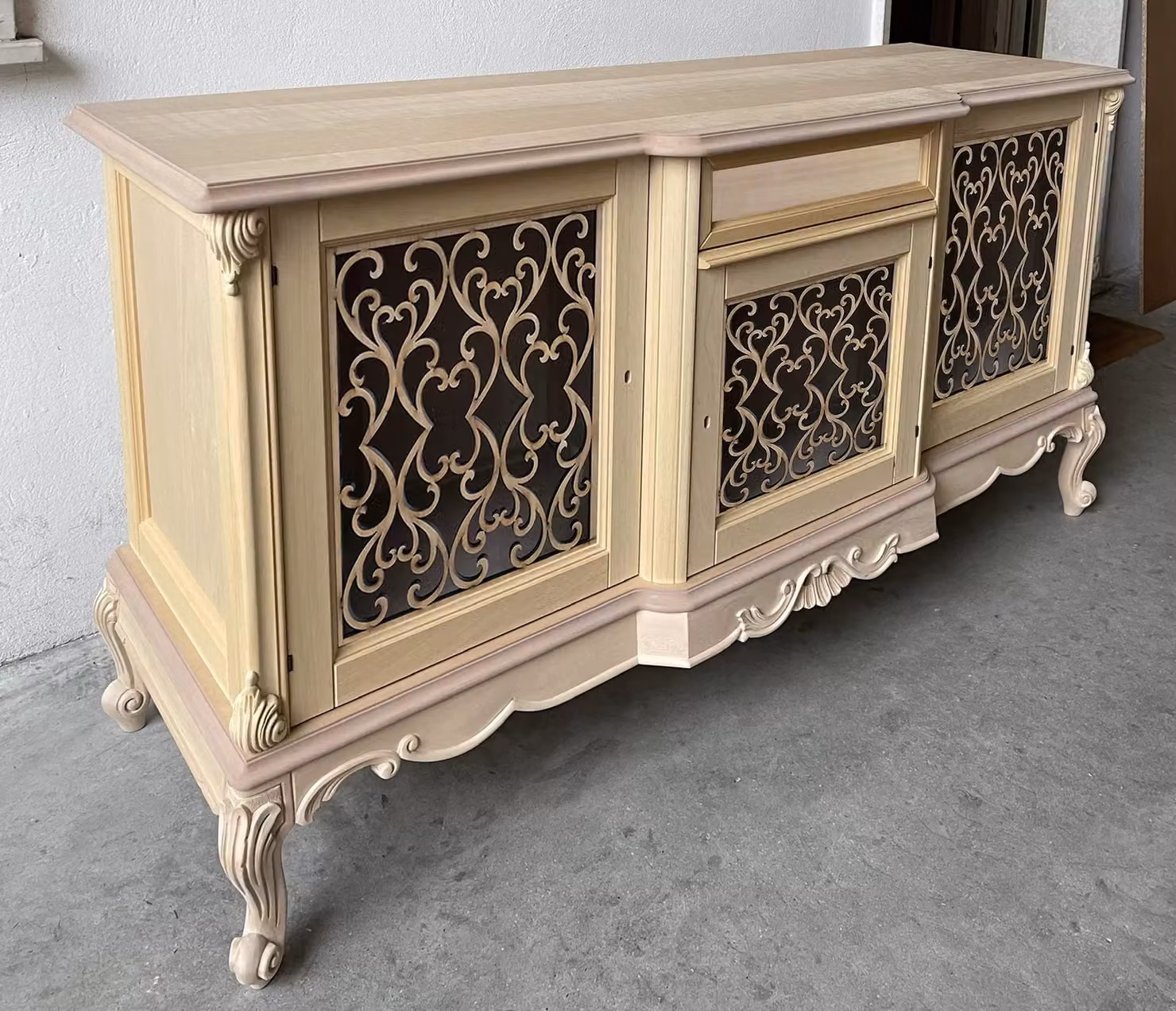 Credenza classica in legno grezzo con 3 porte e 1 cassetto Mobili 2G L/P/H: 174 x 60 x 92 cm – 2