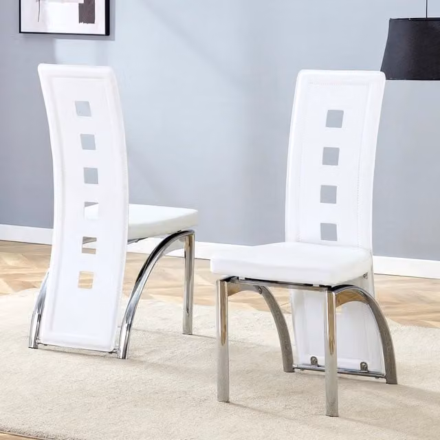 Set di 2 sedie da pranzo MIVRAY in similpelle bianca opaca con gambe in metallo argentato e schienale traforato geometrico