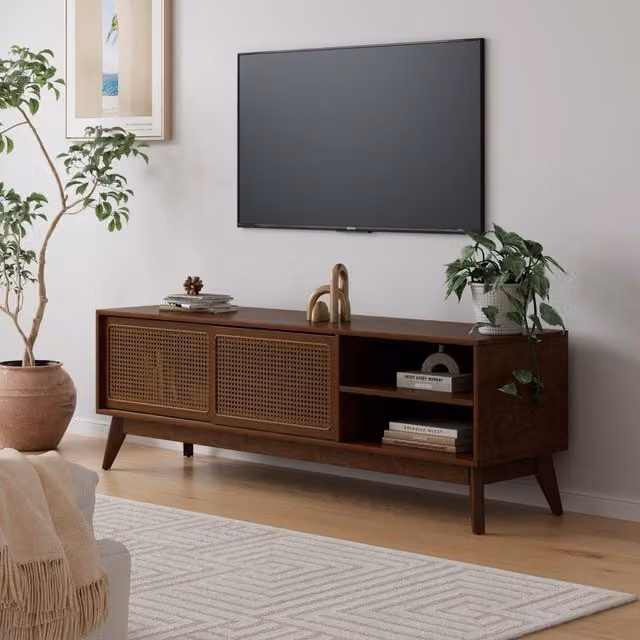 Mobile TV con ante in rattan e ripiani in legno e MDF noce