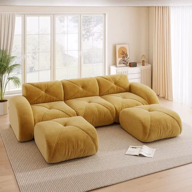 Divano panoramico modulare MIVRAY a forma di U con 2 pouf coordinati in ciniglia giallo per il tuo soggiorno