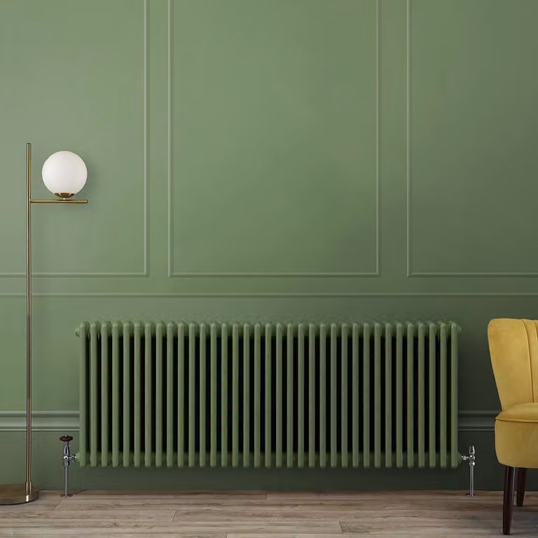 Radiatore Tradizionale Orizzontale Tradizionale a Tripla Colonna Verde (Reseda Green) -   600mm x 1595mm - Regent