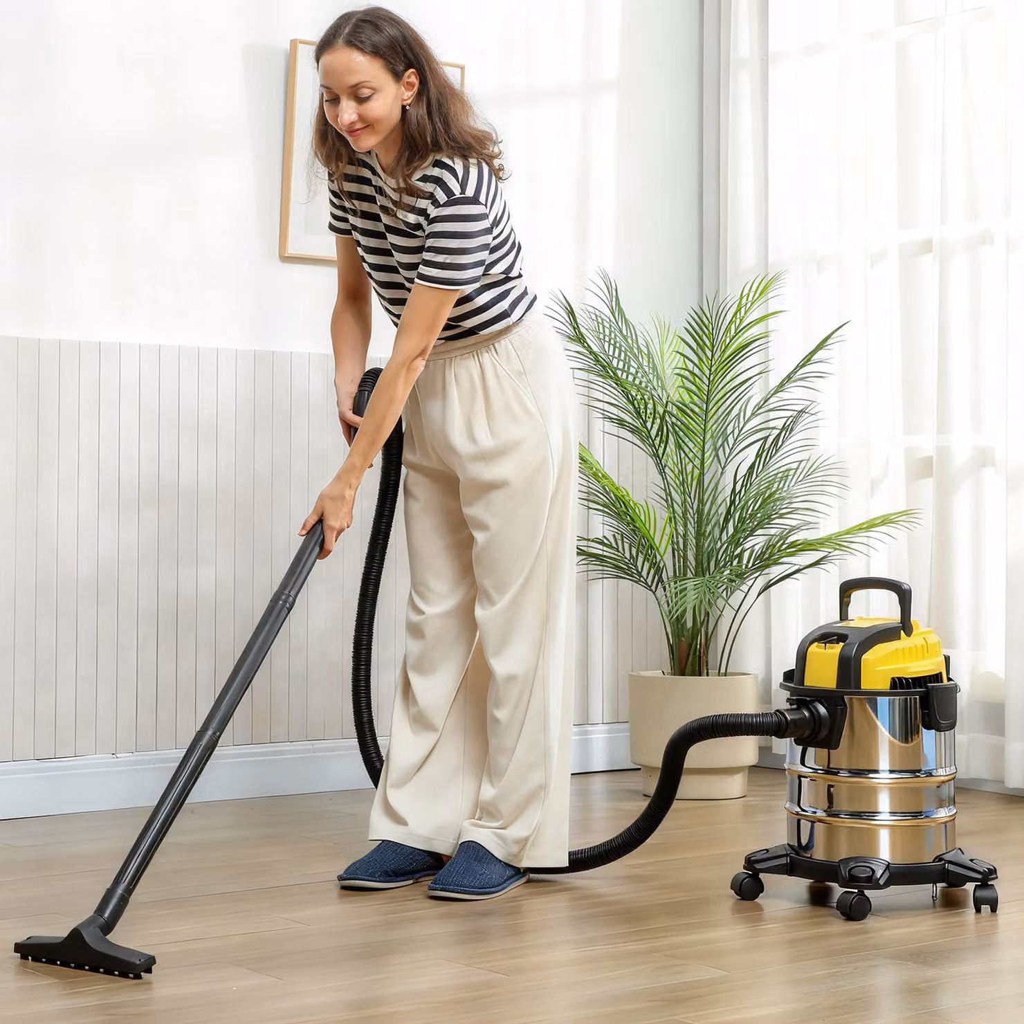 Aspirapolvere umido e a secco HOMCOM con sistema di filtri triplo e contenitore da 20 L, colore argento e acciaio inossidabile – 2