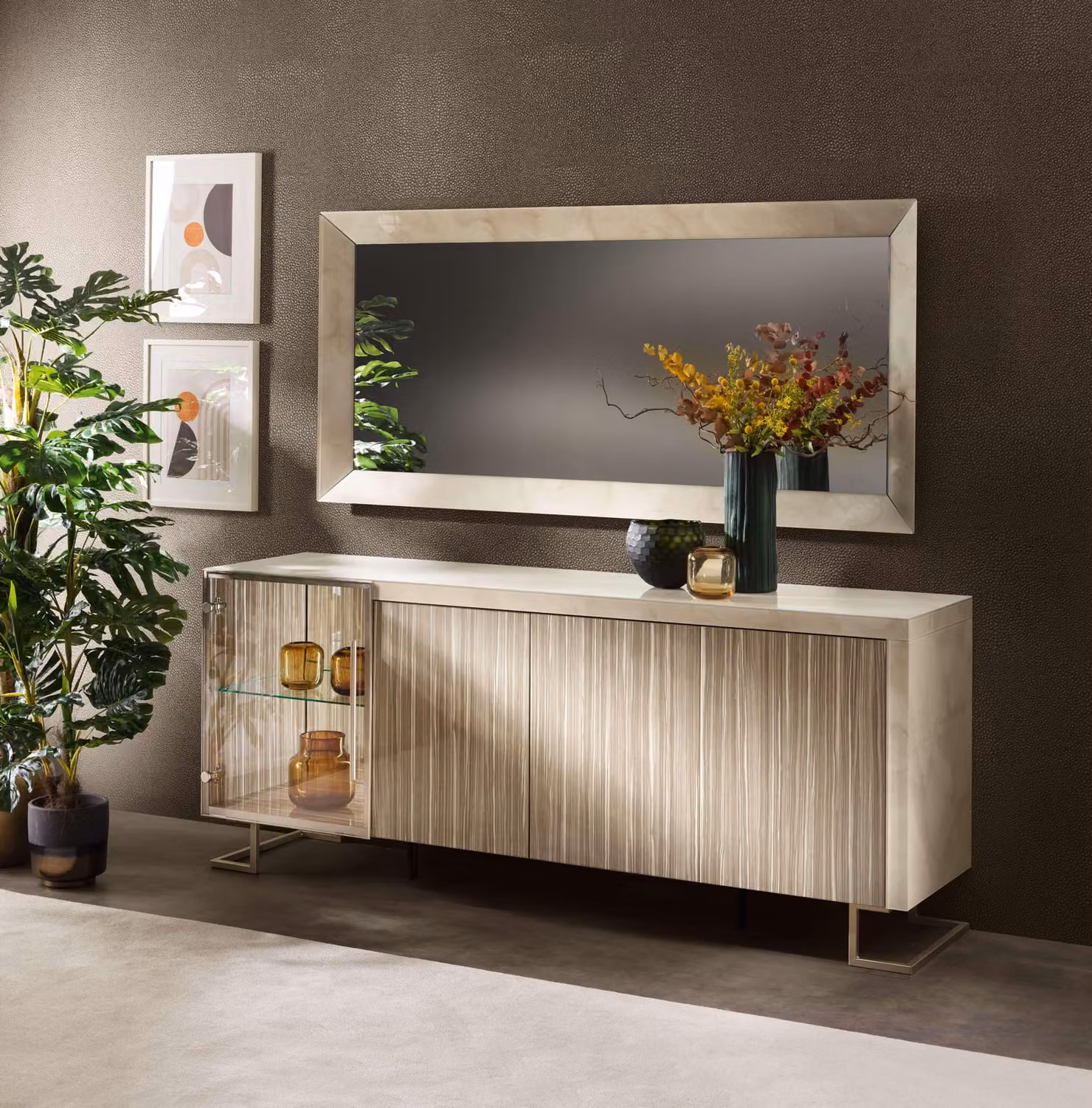 Credenza con specchio – Per un arredamento moderno con pratico spazio contenitivo.