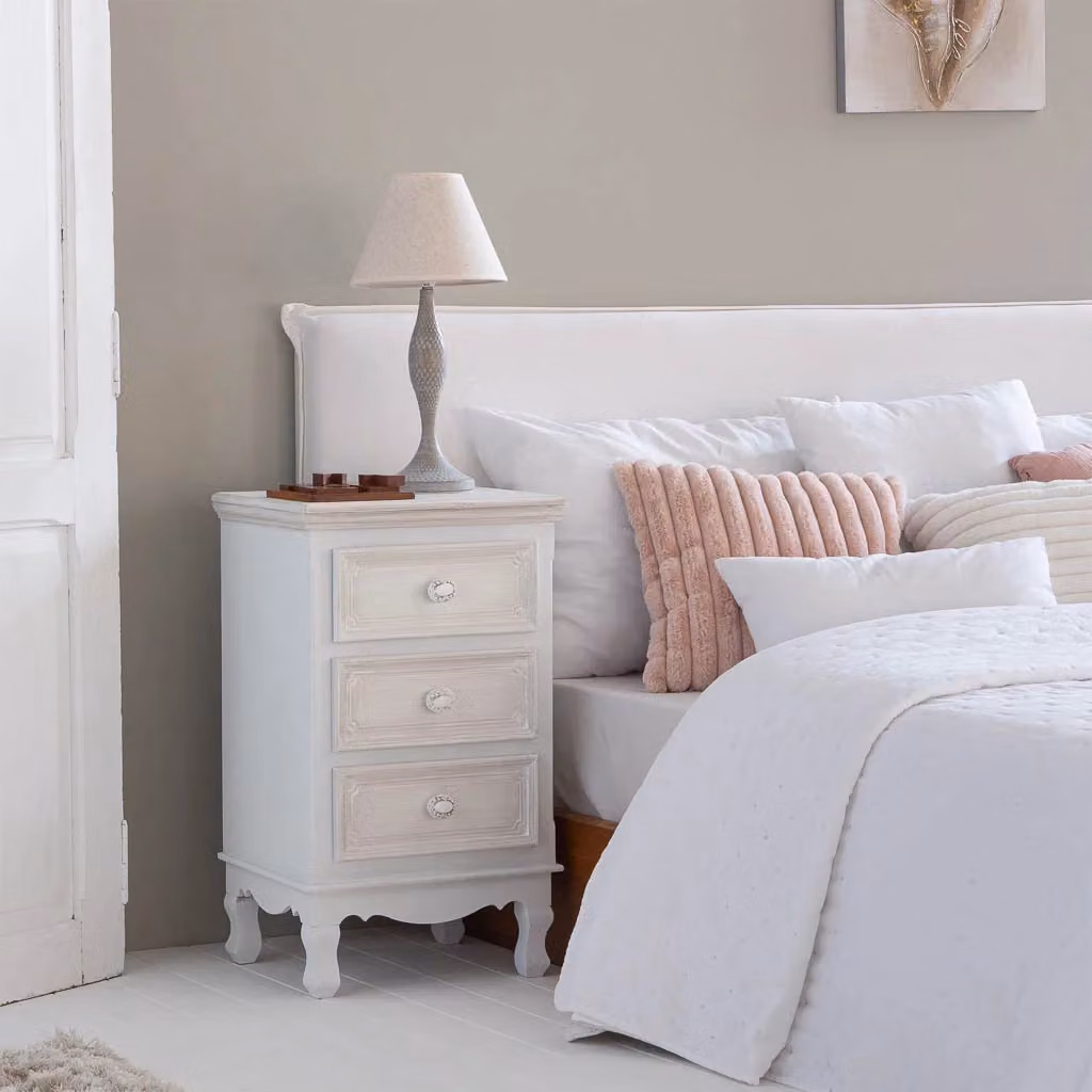Comodino WANDERLUST DECO in legno bianco con 3 cassetti L: 41 cm, P: 33,5 cm, H: 68 cm – 2