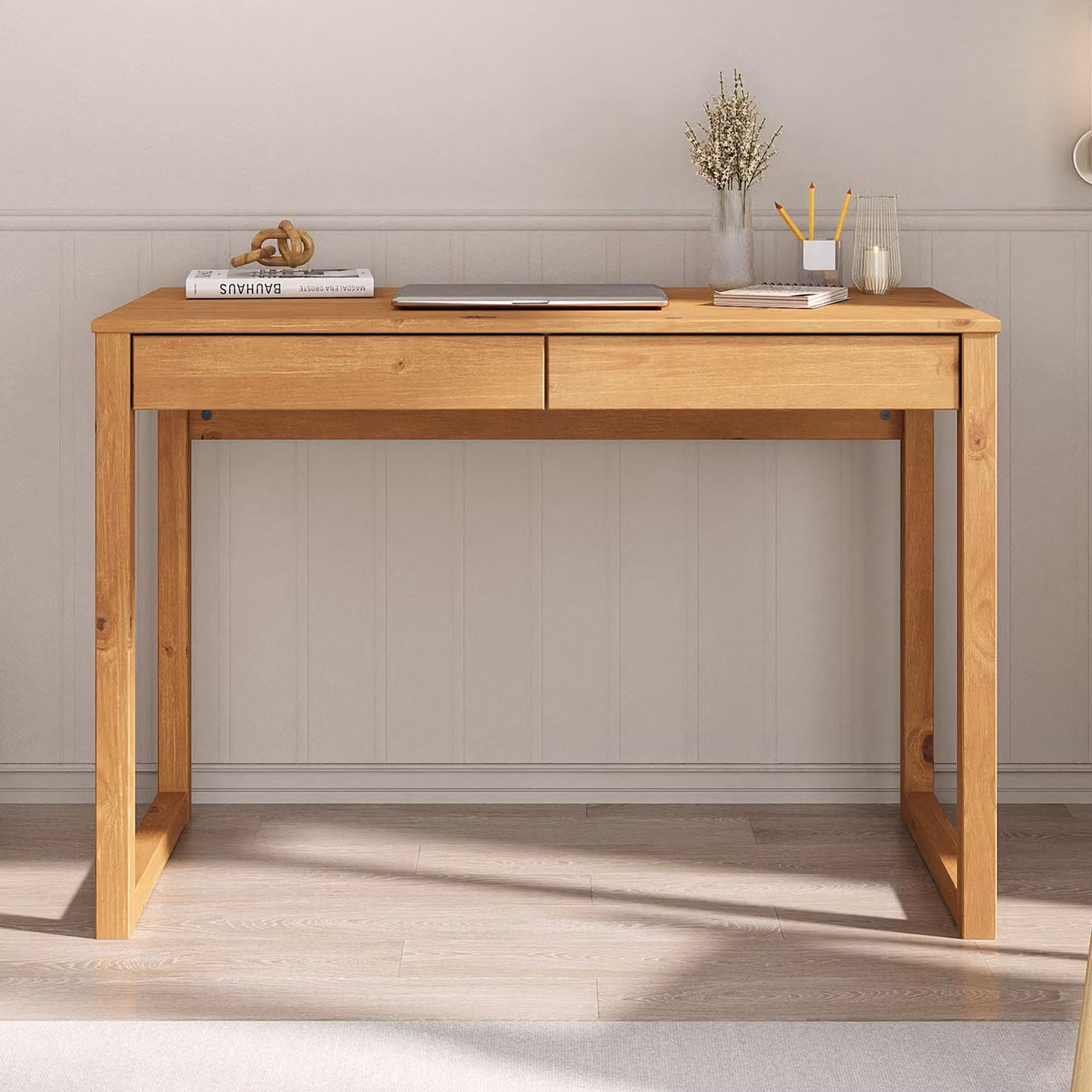 Scrivania NOAH con 2 cassetti in legno massello color rovere. Robuste scrivanie per computer, mobili per studio, scrivania con spazio contenitivo, mobili per ufficio
