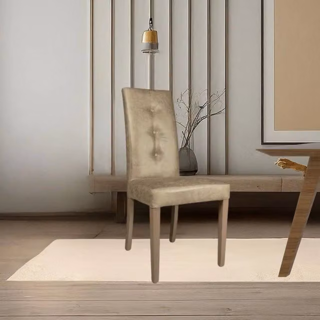 Set di 2 sedie Montecarlo Veriaffari in tessuto manila toffee con dettagli a 3 bottoni e struttura in legno color beige e marrone