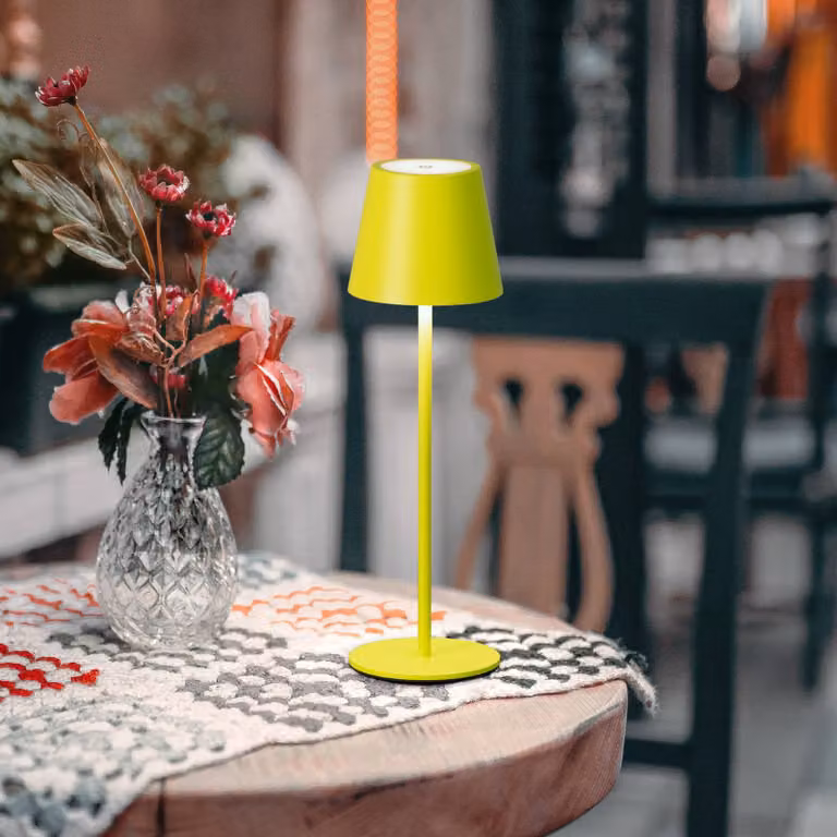 FH Lighting Lampada da tavolo LED a batteria Viletto, verde chiaro, IP54 dimmerabile, Verde, Metallo, Moderno