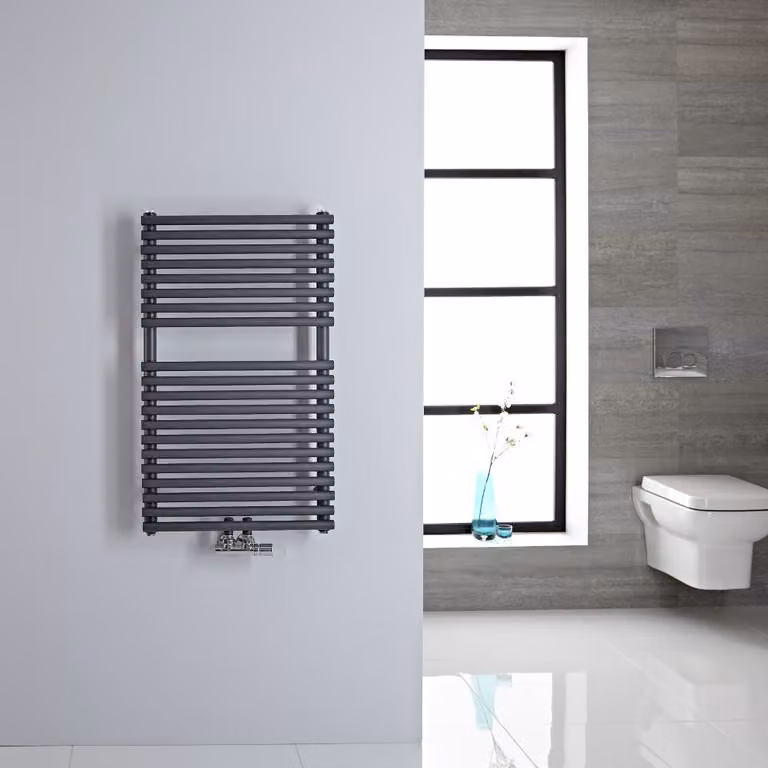 Scaldasalviette con Attacco Centrale - Design Tubolare Antracite - 835 x 500mm - 230 Watt - Magera