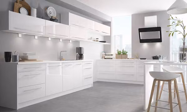 Mobile cucina laccato Mobile cucina bianco / RAL 9016 bianco traffico laccato lucido