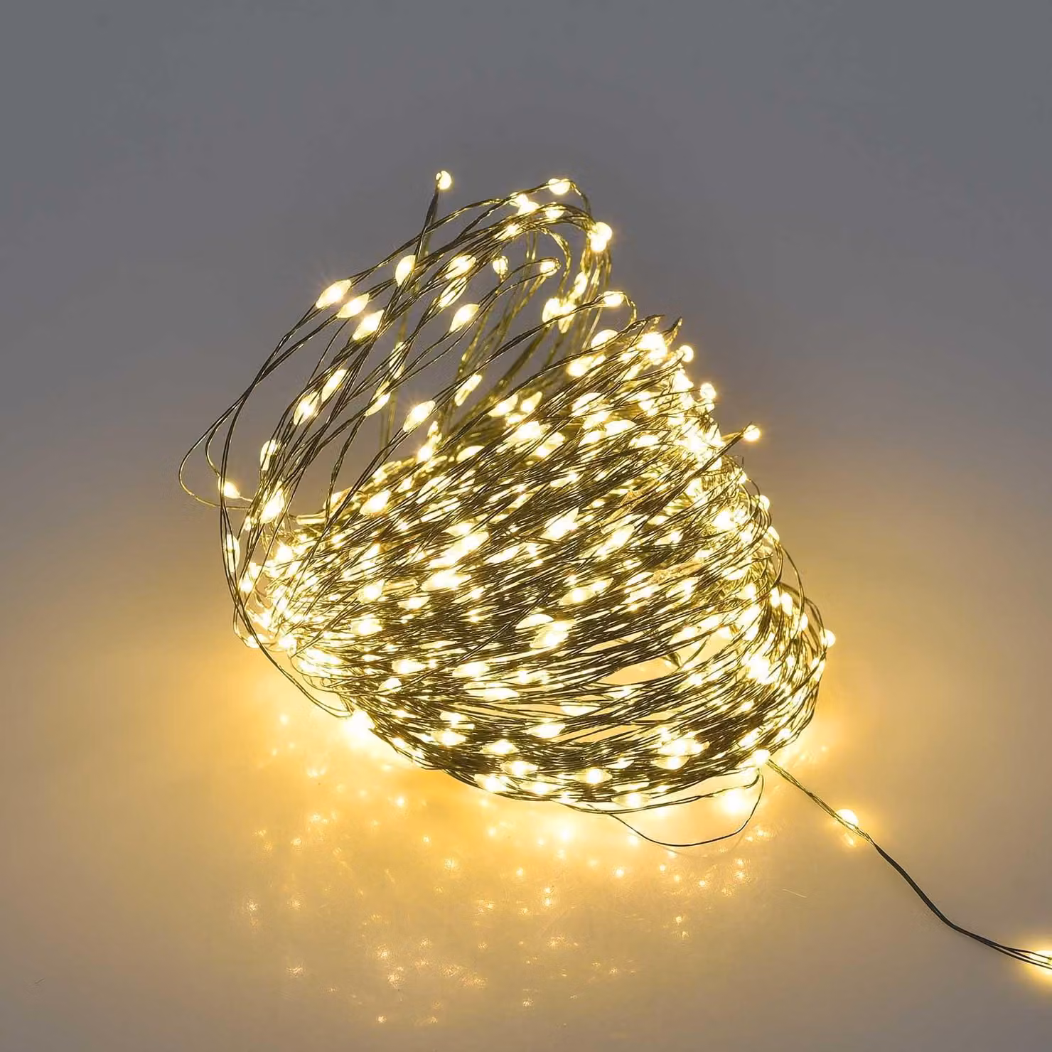 Catena luminosa a micro-LED, luce bianco caldo, 15 metri, 300 LED, grado di protezione IP44, cavo verde
