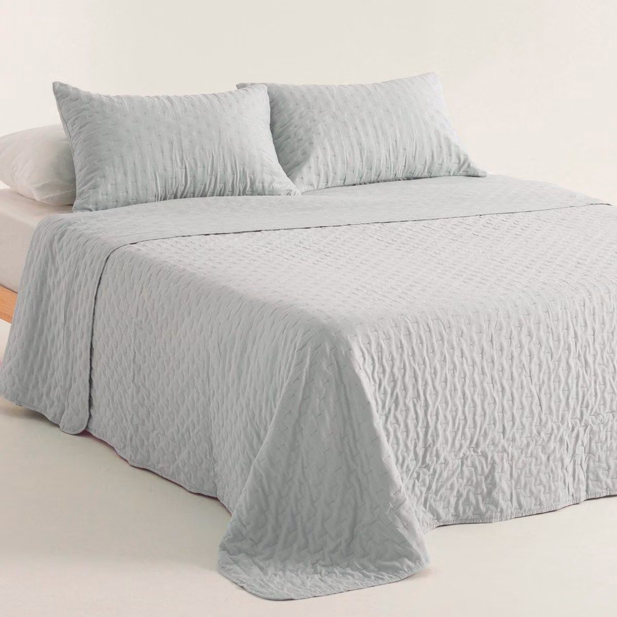 Set copripiumino trapuntato GAMUSI, dimensioni 235x270 cm, con 2 federe – Colore: azzurro cielo. Coperta leggera e morbida, certificata OEKO-TEX