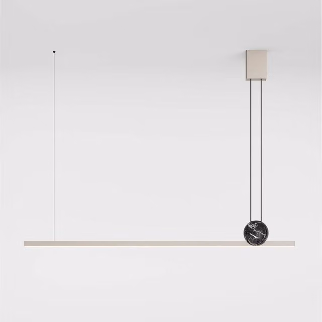Lampada a sospensione Italamp Regolo Maxi con LED, design ad anello minimalista in metallo e vetro, disponibile in nero, bianco o champagne con finitura oro/ottone e altezza regolabile