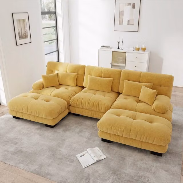 Divano panoramico a U modulare OKWISH con pouf in ciniglia gialla per soggiorno L: 313 cm, P: 145 cm, H: 81 cm