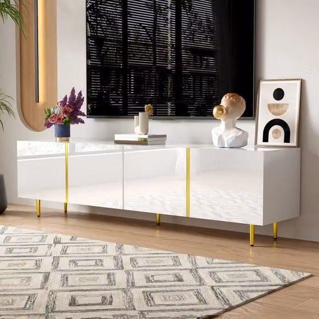 Mobile TV con quattro ante e chiusura ammortizzata in MDF bianco lucido con dettagli dorati 170 × 35 × 46 cm