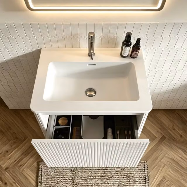Mobile bagno sospeso 60 cm con lavabo in mineralguss bianco e design a scanalature, con cassetto spazioso, preassemblato