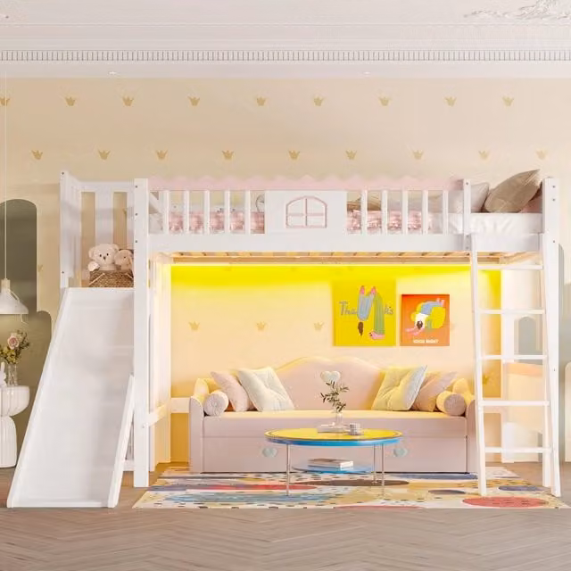 Letto a soppalco per bambini con scivolo 90x200 cm; LED e tre mensole; in pino e MDF; bianco con dettagli rosa