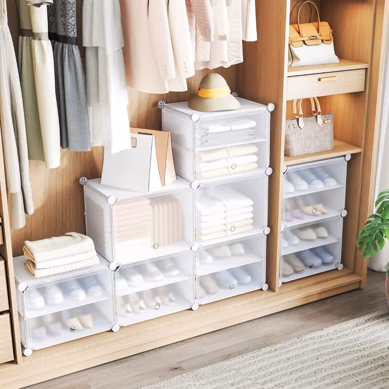 Scarpiera Costway con 8 ripiani per 48 paia di scarpe, armadio moderno in plastica con ganci laterali per ingresso, Bianco