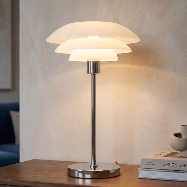 Dyberg Larsen Lampada da tavolo DL31, Bianco / Opale, Soggiorno / Sala da pranzo, Vetro, Scandinavo, Lampada da tavolo