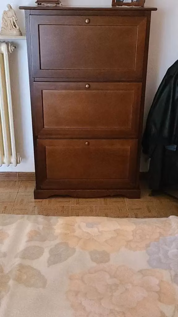 Scarpiera Mobili 2G in legno di pino stile arte povera con 3 ante ribaltabili, colore noce, L: 79 cm, P: 30 cm, H: 130 cm – 1