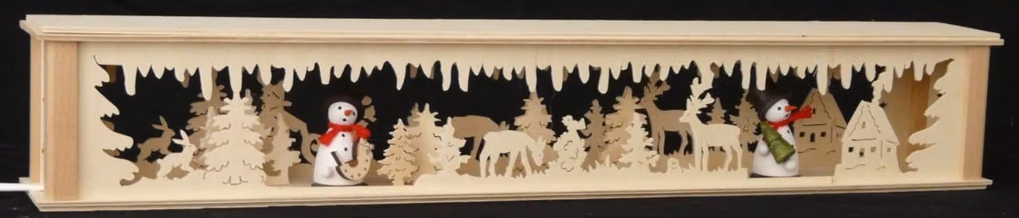 Alzata decorativa a tema invernale, con motivi di omini di neve, animali della foresta e illuminazione. Dimensioni: 72x10x10 cm. Nuova