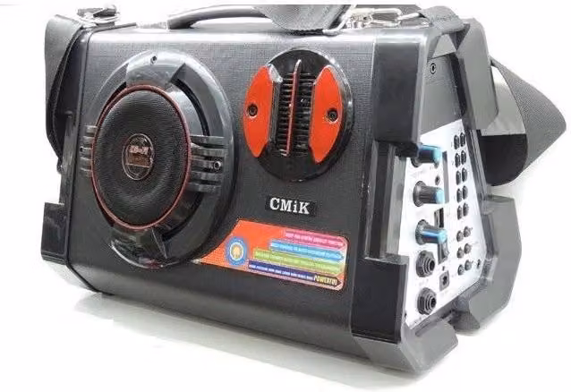 Cassa amplificata per chitarra ricaricabile Trade Shop Traesio MKB60 con microfono, MP3, USB, Micro SD e Radio FM, colore nero