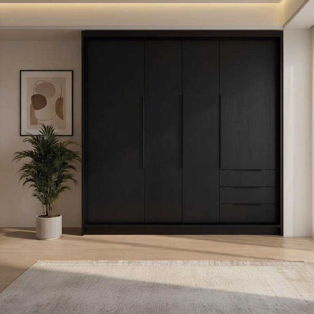 Spazioso armadio a quattro ante KLARI con cassetti e maniglie in metallo – design moderno